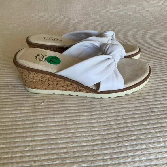 Cliffs by WHITE MOUNTAIN White Sandals with Knotted Design - Picture 2 of 5